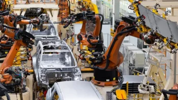 Produção de automóveis no Brasil pode parar em até 3 semanas por falta de chips