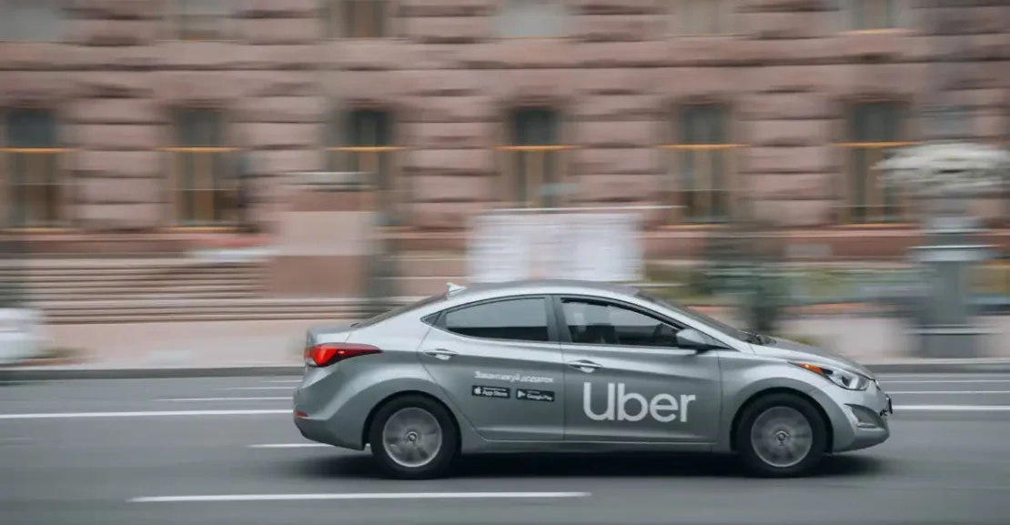 Uber restringe modelos de automóveis para 2026 motoristas precisam se adaptar