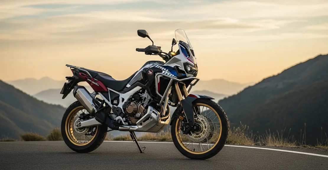 Honda CRF1100L Africa Twin 2026 estacionada em estrada, destacando o visual aventureiro e a proposta premium da big trail.